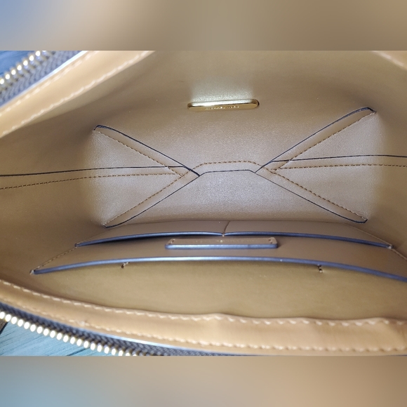 ***SOLD***MICHAEL KORS MK JET SET TRAVEL CROSSBODY LITE-WEIGHT BAG - Picture 10 of 11